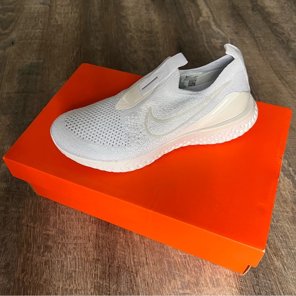 Women’s Nike Epic Phantom React Flyknit White - Picture 3 of 6